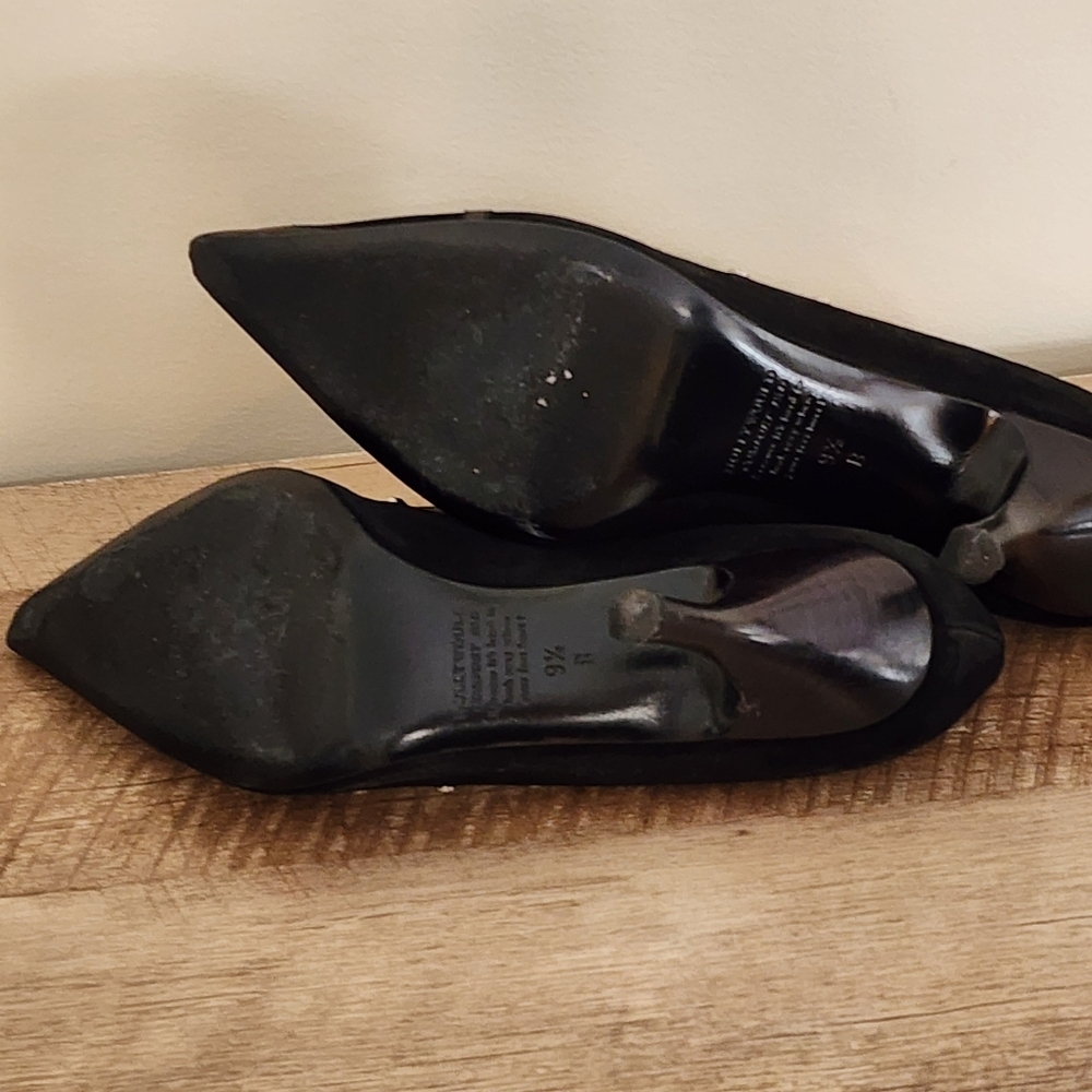 Hollywould Black Suede Leather Studded Handcuff Heels Pumps Made Italy Size 9.5 - Picture 11 of 14